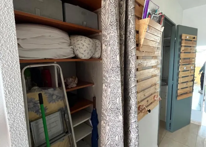 Cosy, Au Pied De La Du Grazel. Груиссан